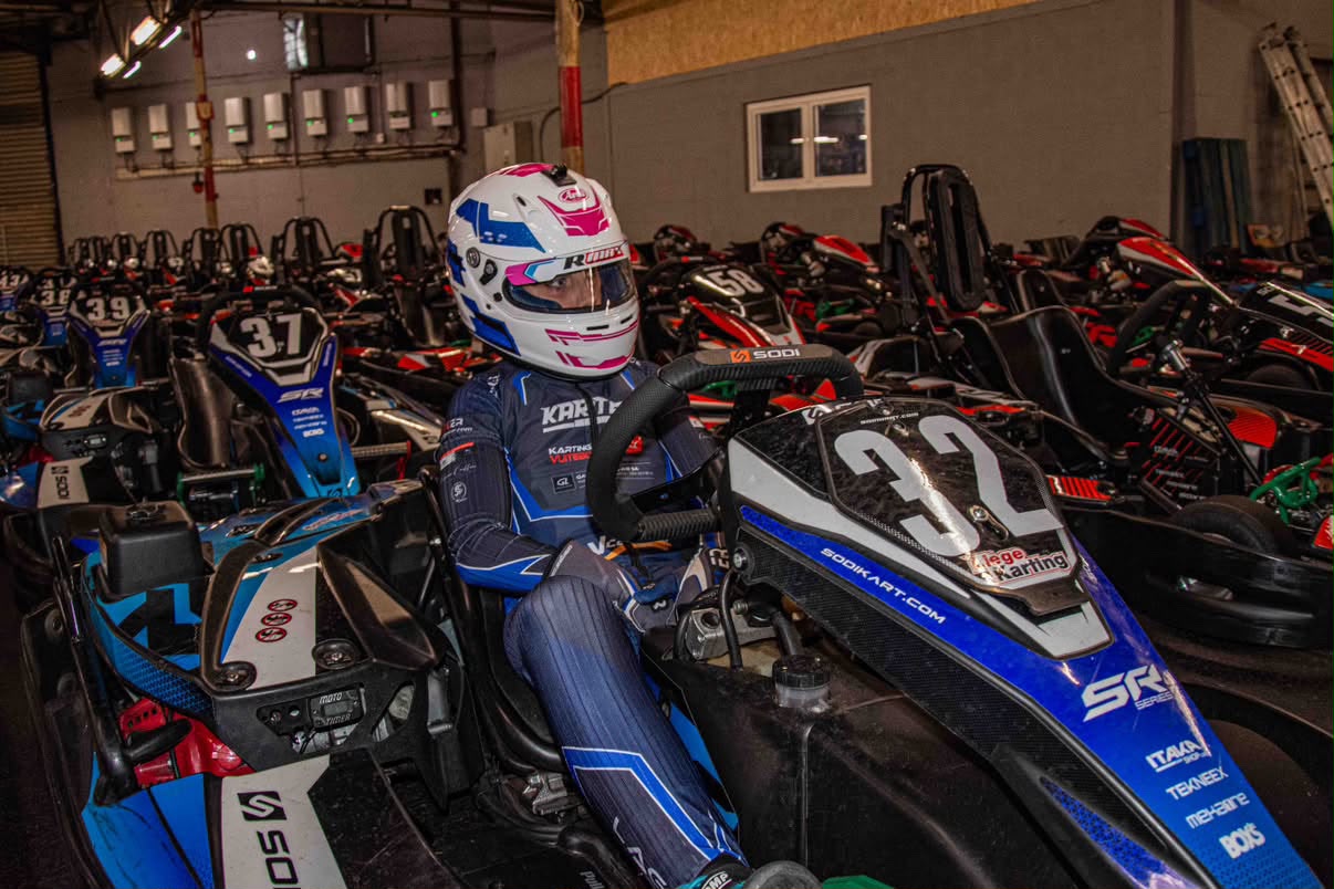 Kart Swiss Fun Kart à l'arrêt en bord de piste