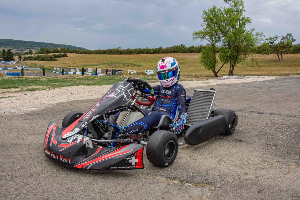 Casque d'Ilan Lage au volant, avant le départ